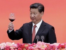xi-jinping-toasts-with-glass-of-wine-AP-640x480